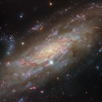 Hubble scova una galassia a spirale ‘in viaggio’