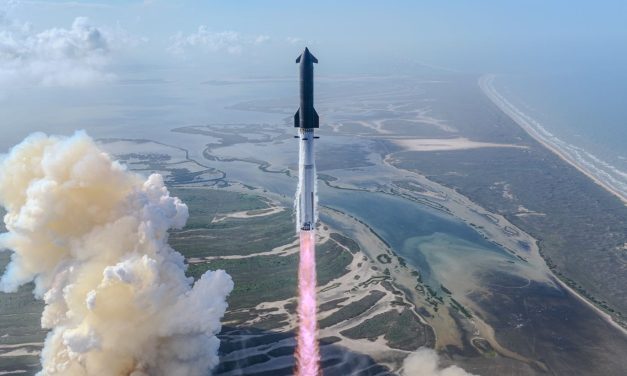 Nel suo 12° test di volo suborbitale del 22 maggio, SpaceX ha lanciato il megarazzo riutilizzabile Starship per la prima volta nella versione V3.