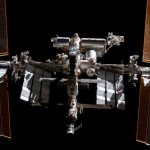 Perdita sulla Iss, l’equipaggio della Crew-12 si rifugia per due ore sulla Crew Dragon