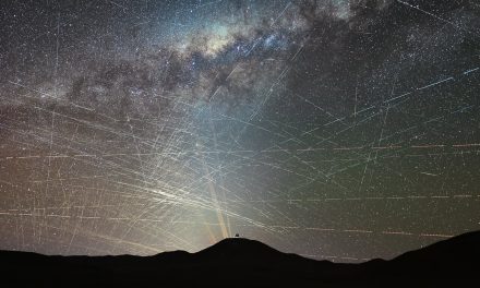 Cielo notturno sotto assedio