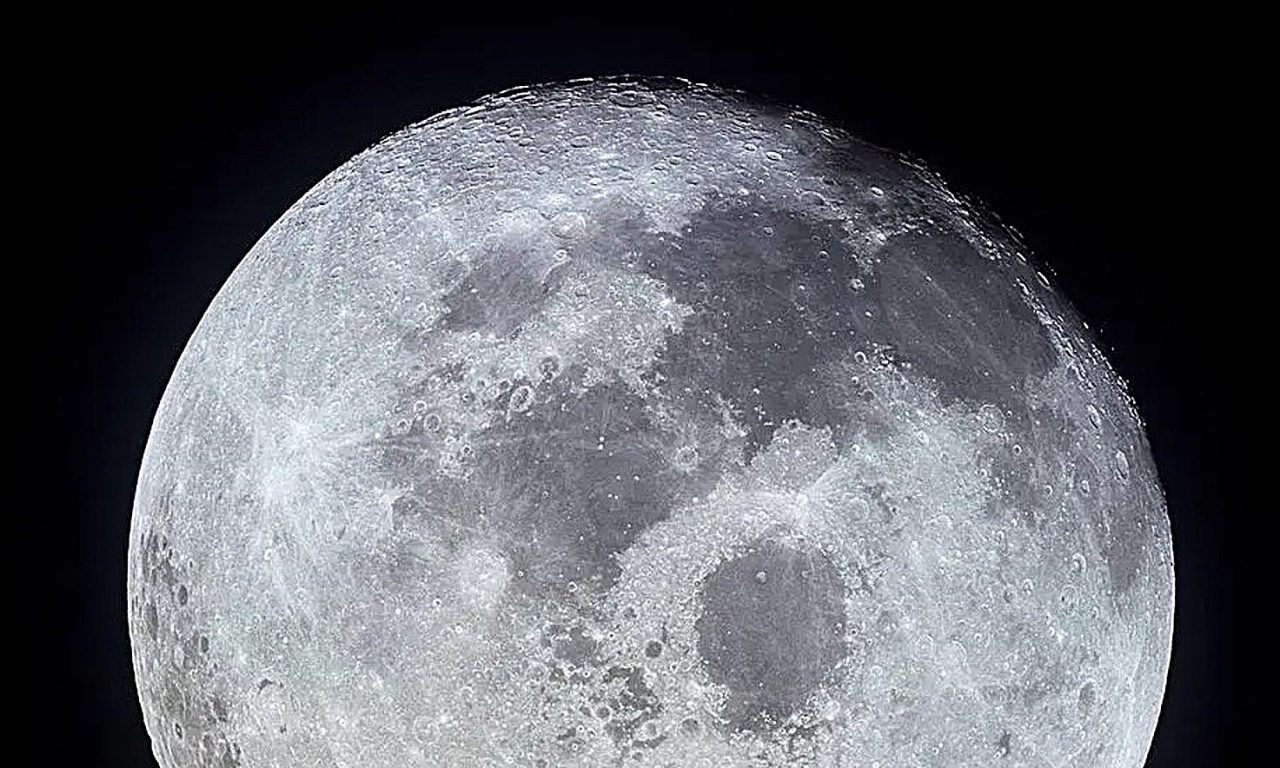 Un ‘visitatore invadente’ per la Luna