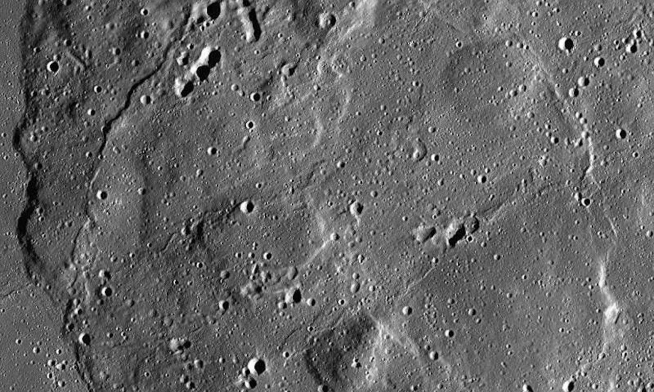 L’Ia per mappare crateri e ghiaccio sulla Luna