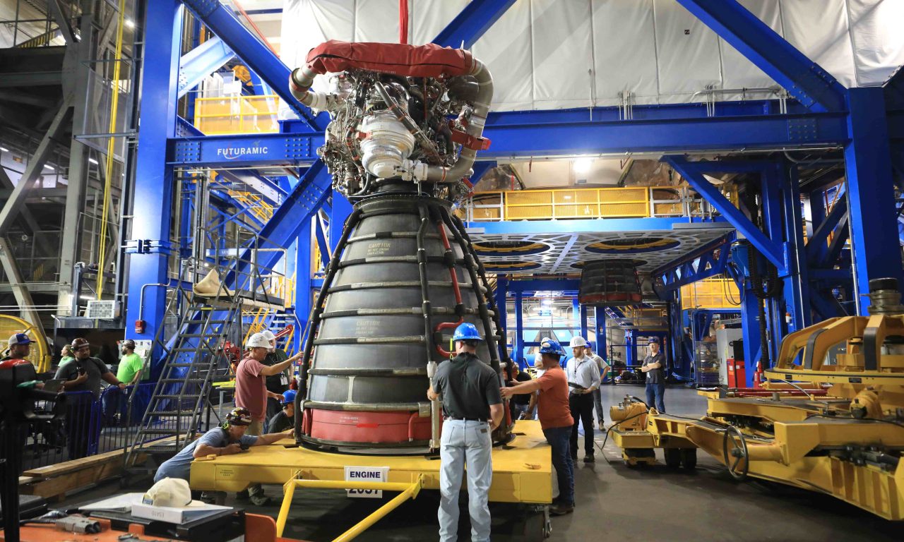 Artemis 3, il razzo prende forma