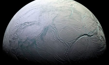 Encelado, quanto è davvero ostile?